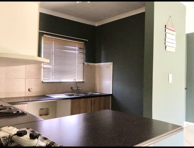2 BEDROOM APARTMENT RENTED IN MOOIKLOOF RIDGE